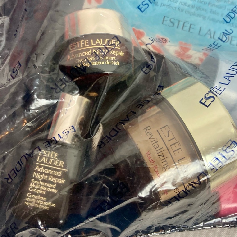 Estee Lauder 6-Piece Set with Molly Mahon Cosmetic Pouch + Aerin Sample NWT - Picture 6 of 10